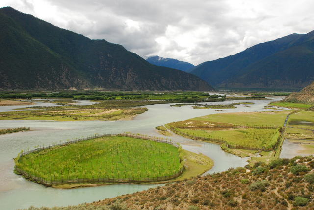西藏林芝尼洋河谷