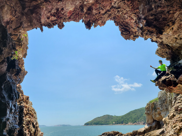 大嶼山白角白角洞